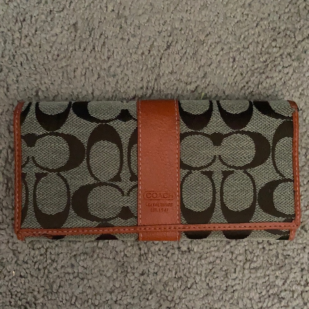 Coach wallet, good condition, lightly used